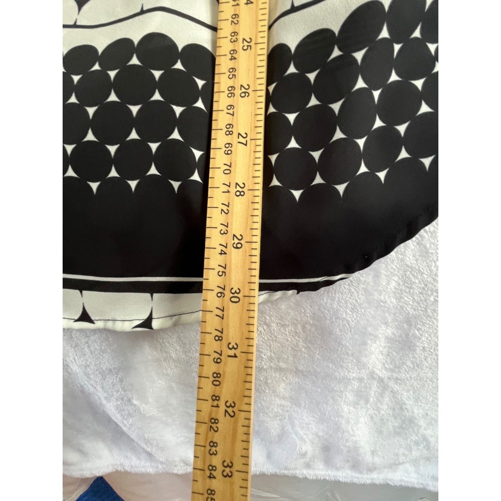 Cato Geometric Blouse Womens 18/20W Black White Good Roll Tab Sleeve Split Neck - Picture 5 of 13